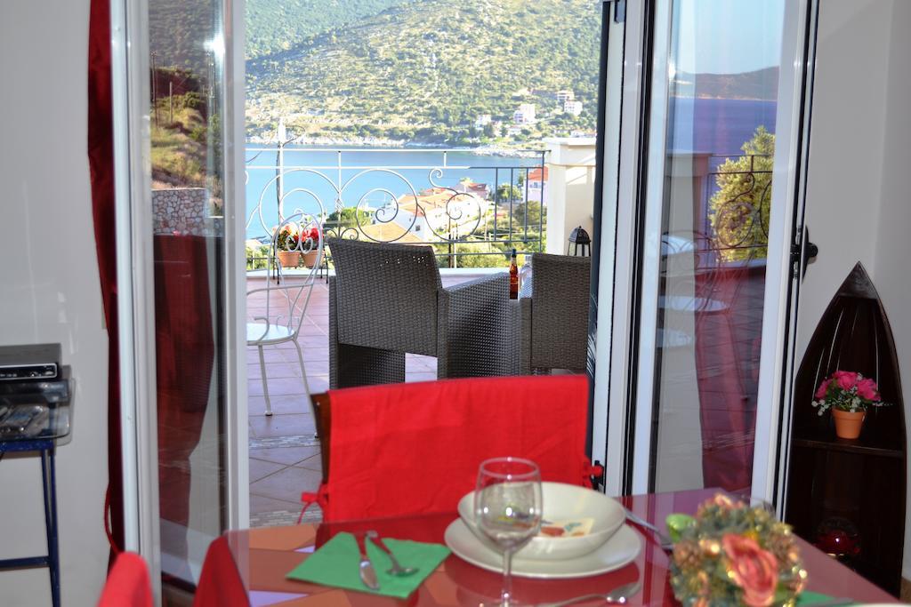 Verde E Mare Agia Efimia Стая снимка